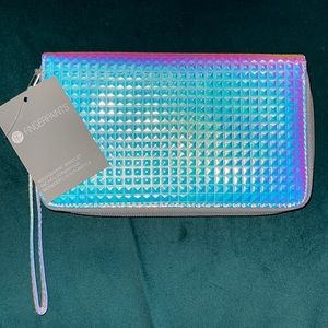 NWOT holographic wristlet 🌈 ✨